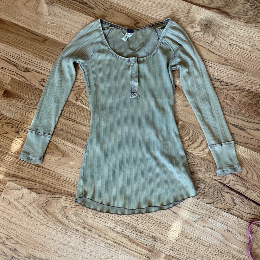 Cute We the Free top. Size medium with a lot of stretch